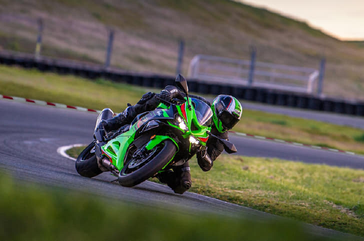 Kawasaki ZX-6R on track